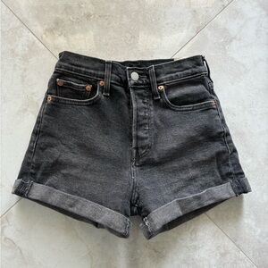 Levi’s rib cage High wasted Shorts size 24